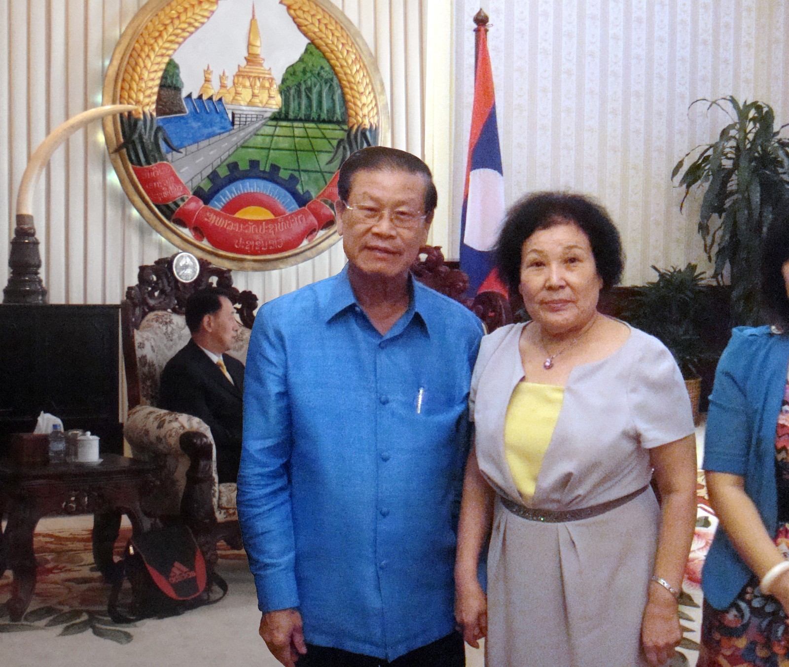 老挝时任常务副总理宋沙瓦邀请成院长尽快到老挝建分院